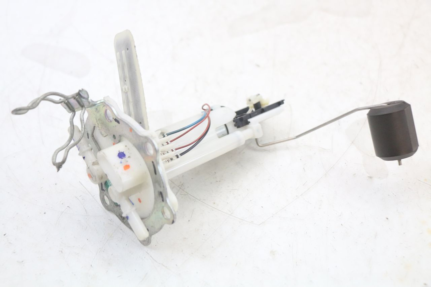 photo de BOMBA GASOLINA HUSQVARNA SVARTPILEN 401 (2018 - 2023) - Zoom estado de uso