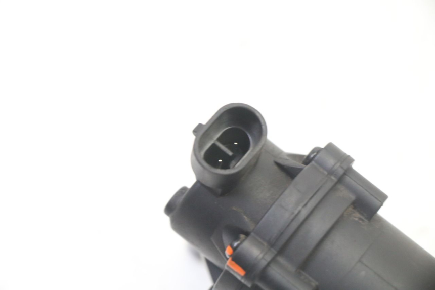 photo de BOMBA GASOLINA PEUGEOT KISBEE 2T 50 (2018 - 2022) - Primer plano técnico