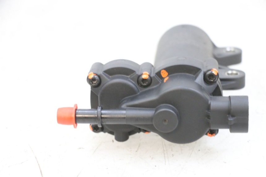 photo de BOMBA DE COMBUSTIBLE PEUGEOT KISBEE 4T 50 (2018 - 2022) - Estado de la superficie y material