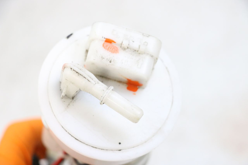 photo de BOMBA GASOLINA PIAGGIO MP3 HPE 300 (2019 - 2026) - Otra perspectiva