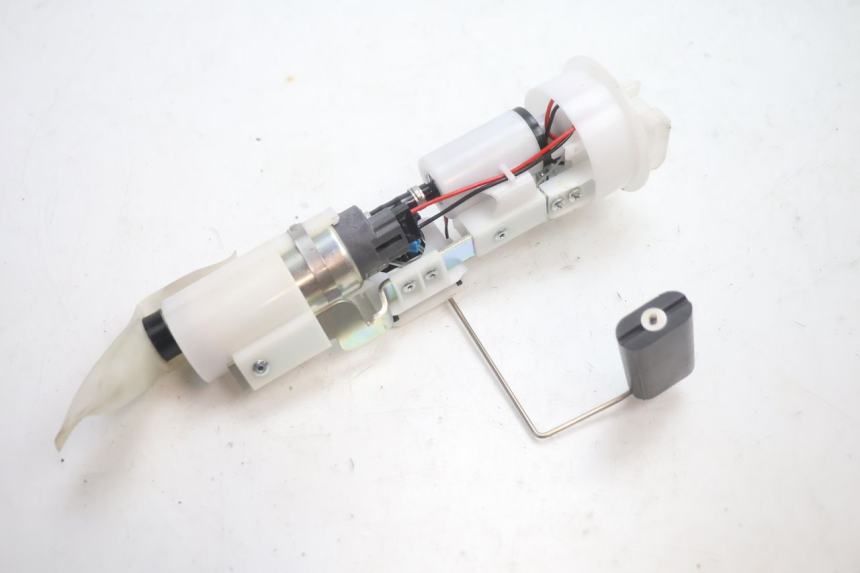 photo de BOMBA GASOLINA PIAGGIO MP3 HPE 530 (2022 - 2026) - Otra perspectiva