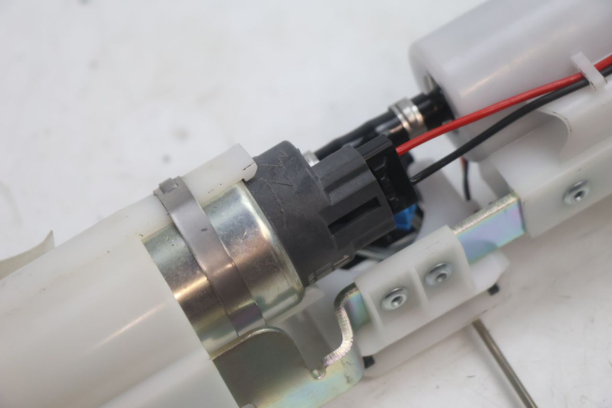 photo de BOMBA GASOLINA PIAGGIO MP3 HPE 530 (2022 - 2026) - Primer plano técnico