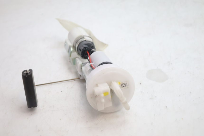 photo de BOMBA GASOLINA PIAGGIO MP3 HPE 530 (2022 - 2026) - Estado de la superficie y material