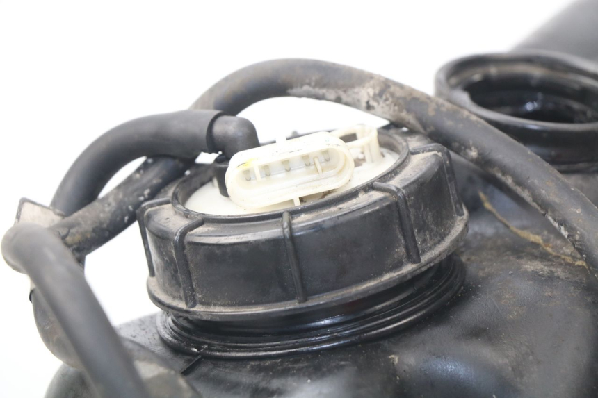 photo de BOMBA DE COMBUSTIBLE PIAGGIO MP3 LT 400 (2007 - 2012) - Estado de la superficie y material