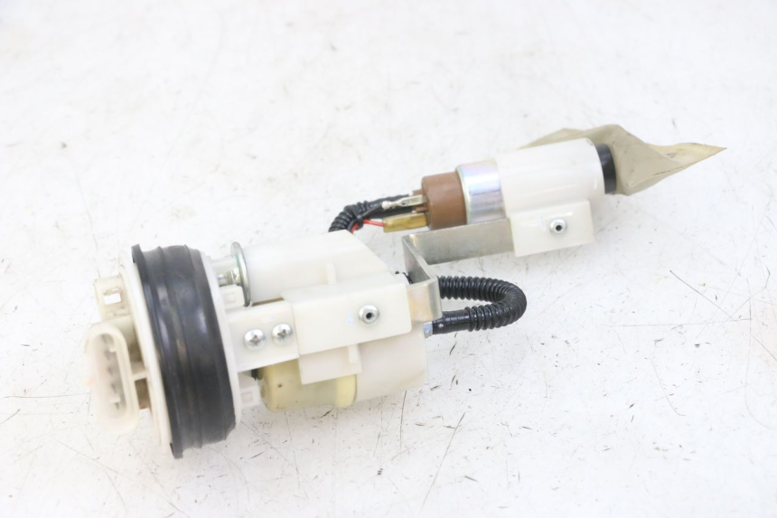 photo de BOMBA GASOLINA PIAGGIO MP3 LT 300 (2010 - 2016) - Características distintivas