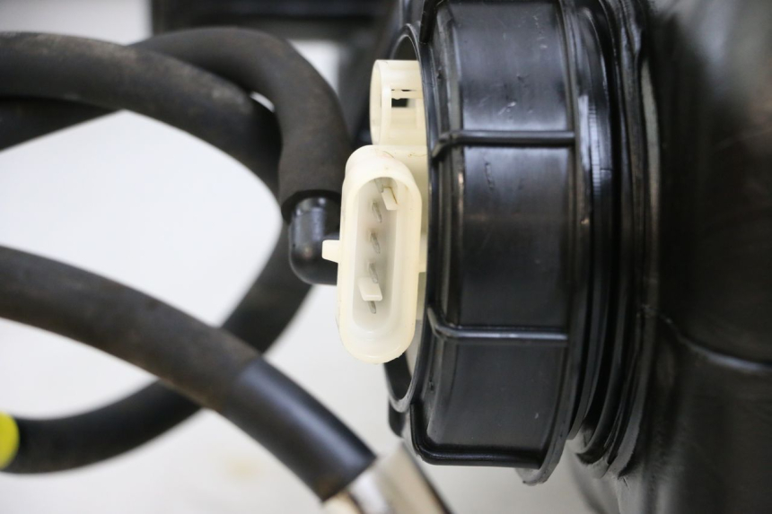 photo de BOMBA DE COMBUSTIBLE PIAGGIO MP3 500 (2011 - 2015) - Zoom estado de uso