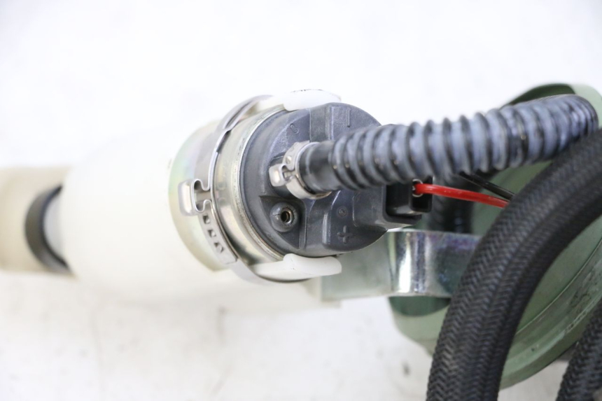 photo de BOMBA DE COMBUSTIBLE PIAGGIO MP3 500 (2014 - 2017) - Zoom sobre los componentes