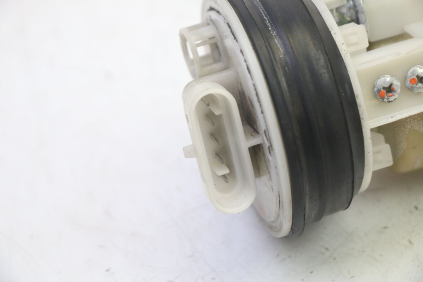 photo de BOMBA DE COMBUSTIBLE PIAGGIO MP3 RL 250 (2006 - 2010) - Primer plano técnico