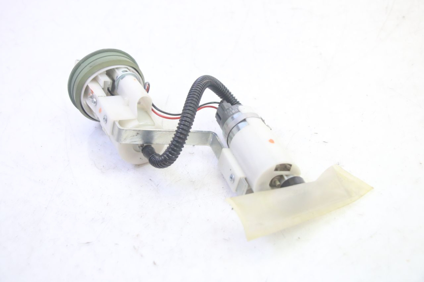 photo de BOMBA GASOLINA PIAGGIO MP3 500 (2016 - 2018) - Primer plano técnico