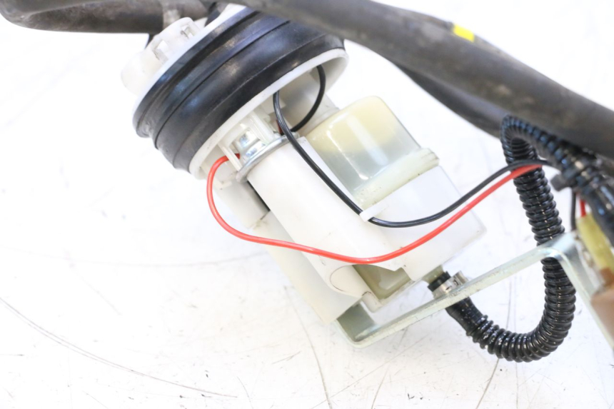photo de BOMBA DE COMBUSTIBLE PIAGGIO MP3 RL 250 (2006 - 2010) - Recambio usado revisado