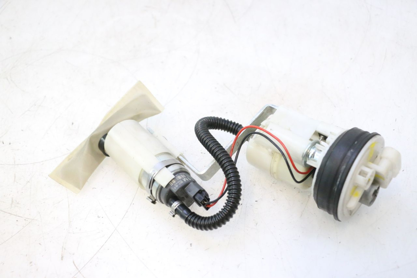 photo de BOMBA DE COMBUSTIBLE PIAGGIO MP3 500 (2011 - 2015) - Primer plano técnico