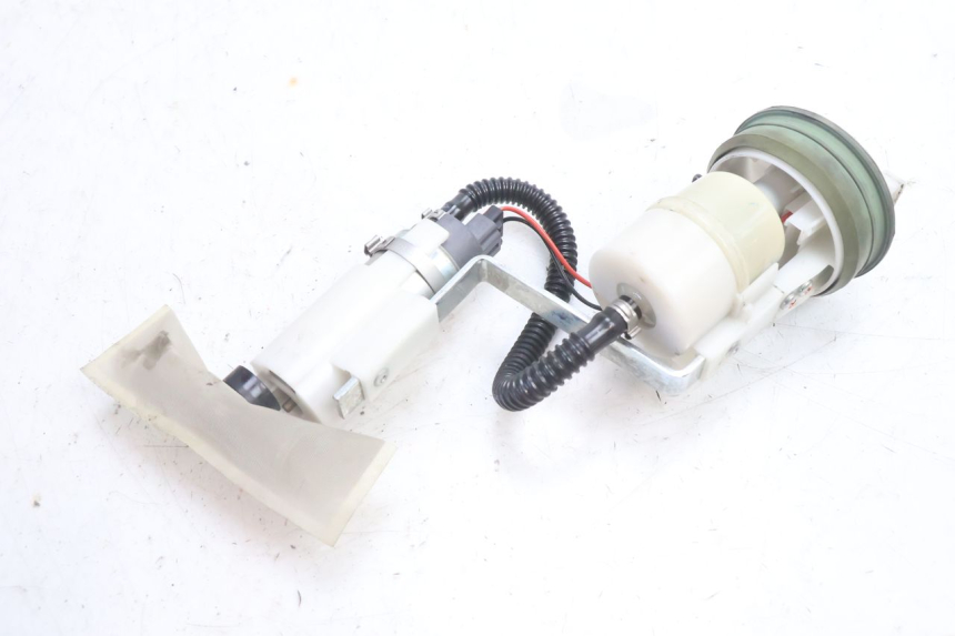 photo de BOMBA GASOLINA PIAGGIO MP3 500 (2016 - 2018) - Primer plano técnico