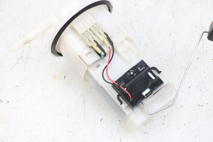 photo de BOMBA GASOLINA YAMAHA MT-07 MT07 ABS 700 (2018 - 2020) - Detalles de los puntos de fijación