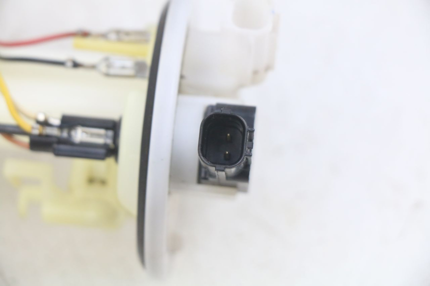 photo de BOMBA DE COMBUSTIBLE YAMAHA MT ABS 125 (2014 - 2018) - Primer plano técnico