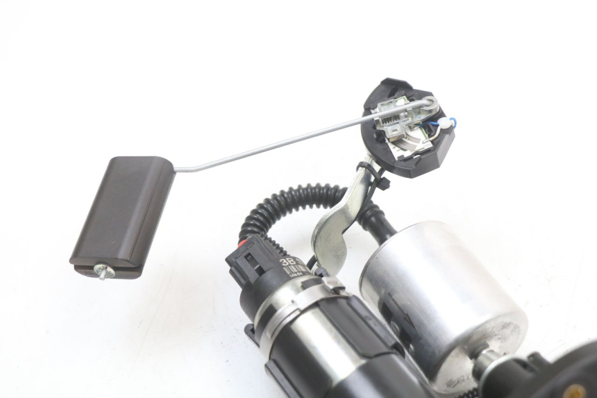 photo de BOMBA DE COMBUSTIBLE MOTO GUZZI NORGE 8V GT 1200 (2011 - 2016) - Primer plano técnico