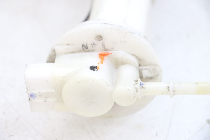 photo de BOMBA DE COMBUSTIBLE HONDA PCX (JF28) 125 (2009 - 2011) - Primer plano técnico