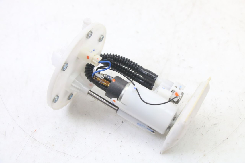 photo de BOMBA GASOLINA PEUGEOT TWEET 4T 50 (2023 - 2025) - Primer plano técnico