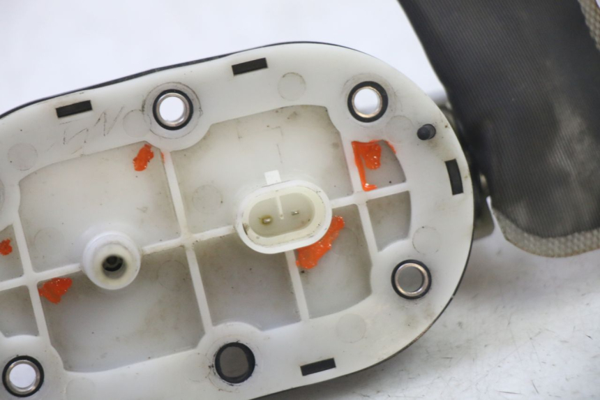 photo de BOMBA GASOLINA MAG POWER R-STREET 50 (2016 - 2025) - Otra perspectiva