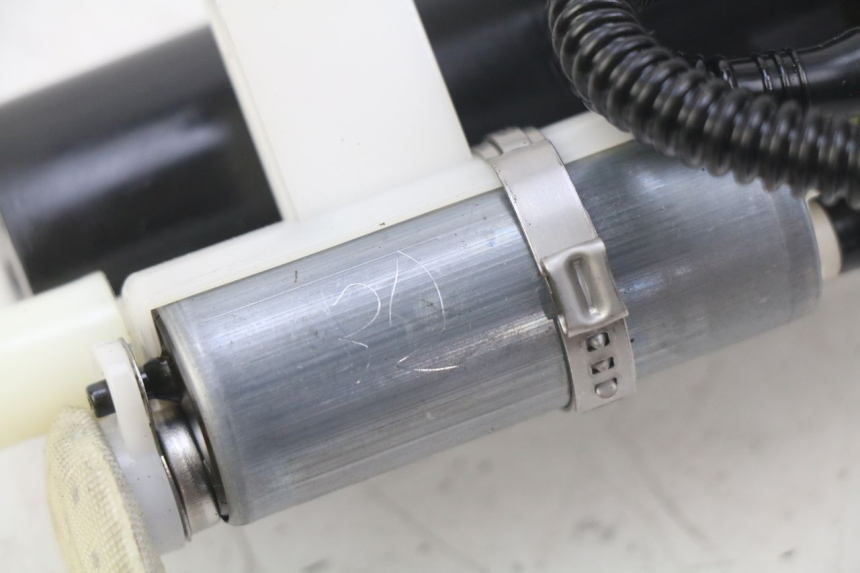 photo de BOMBA GASOLINA PEUGEOT SATELIS COMPRESSOR K15 125 (2006 - 2009) - Detalle de la pieza