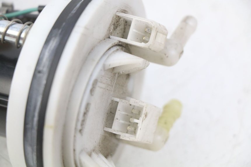 photo de BOMBA GASOLINA PEUGEOT SATELIS COMPRESSOR K15 125 (2006 - 2009) - Primer plano técnico