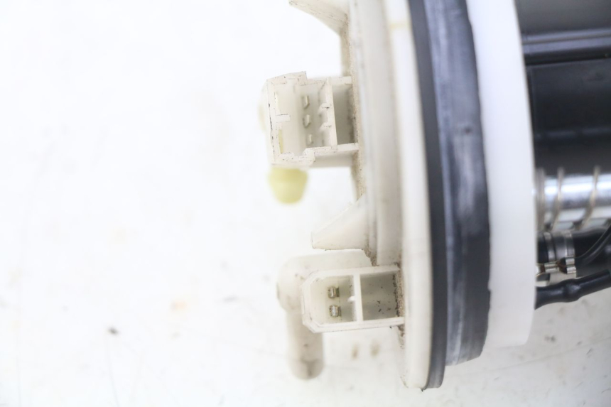 photo de BOMBA GASOLINA PEUGEOT SATELIS COMPRESSOR K15 125 (2006 - 2009) - Detalles de los puntos de fijación