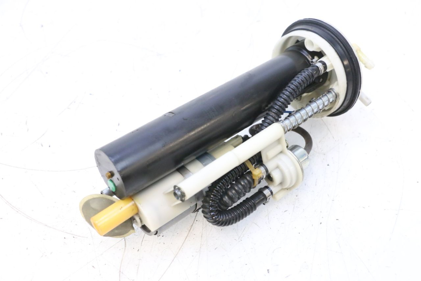photo de BOMBA GASOLINA PEUGEOT SATELIS COMPRESSOR K15 125 (2006 - 2009) - Zoom sobre los componentes