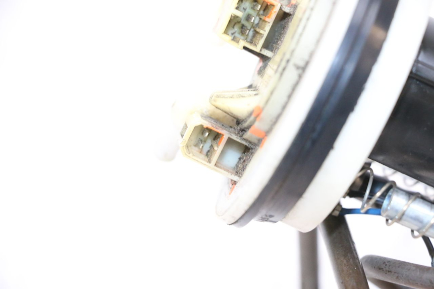photo de BOMBA GASOLINA PEUGEOT SATELIS COMPRESSOR K15 125 (2006 - 2009) - Otra perspectiva