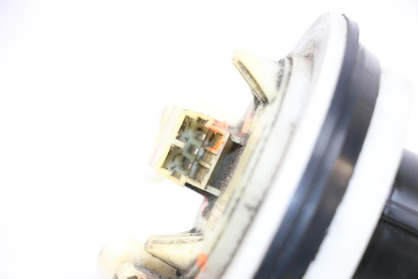 photo de BOMBA GASOLINA PEUGEOT SATELIS COMPRESSOR K15 125 (2006 - 2009) - Primer plano técnico