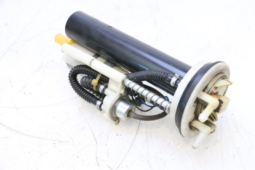 photo de BOMBA GASOLINA PEUGEOT SATELIS COMPRESSOR K15 125 (2006 - 2009) - Estado de la superficie y material
