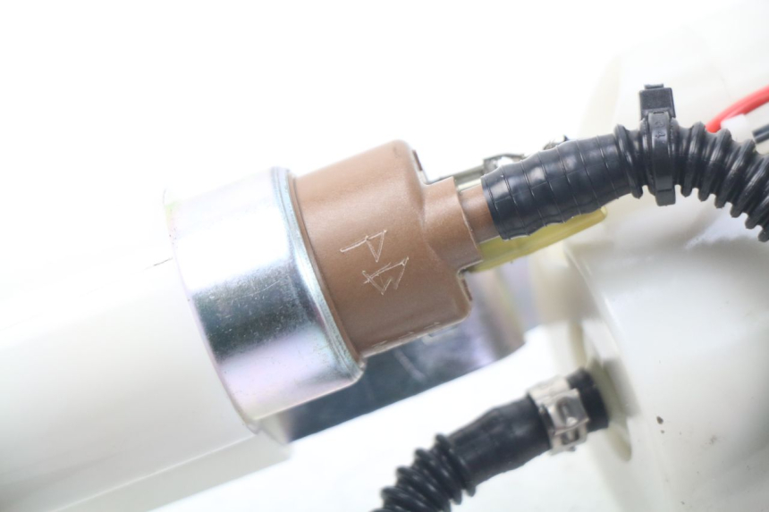 photo de BOMBA GASOLINA PEUGEOT SATELIS 300 (2012 - 2015) - Detalles de los puntos de fijación