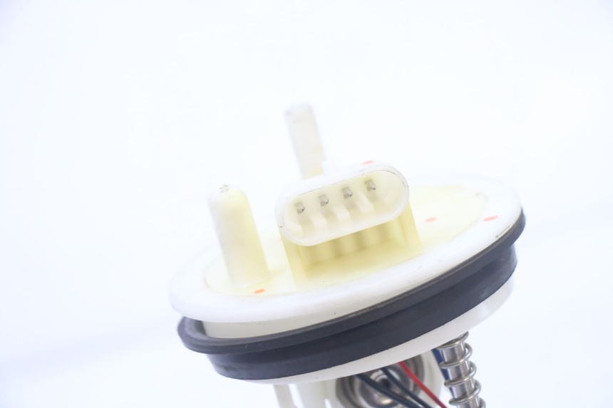 photo de BOMBA GASOLINA PEUGEOT SATELIS 125 (2013 - 2018) - Primer plano técnico