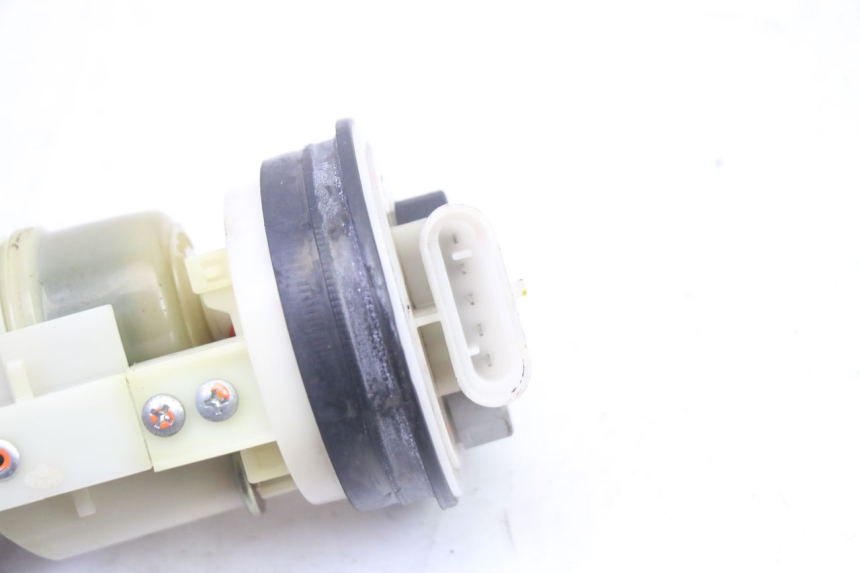 photo de BOMBA GASOLINA PEUGEOT SATELIS 250 (2006 - 2012) - Detalle de la pieza