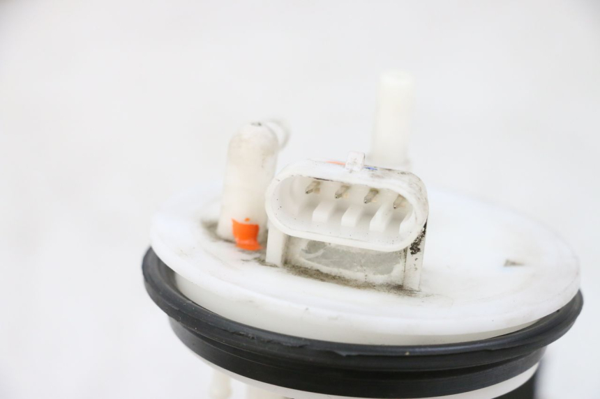 photo de BOMBA GASOLINA PEUGEOT SATELIS 125 (2013 - 2018) - Otra perspectiva