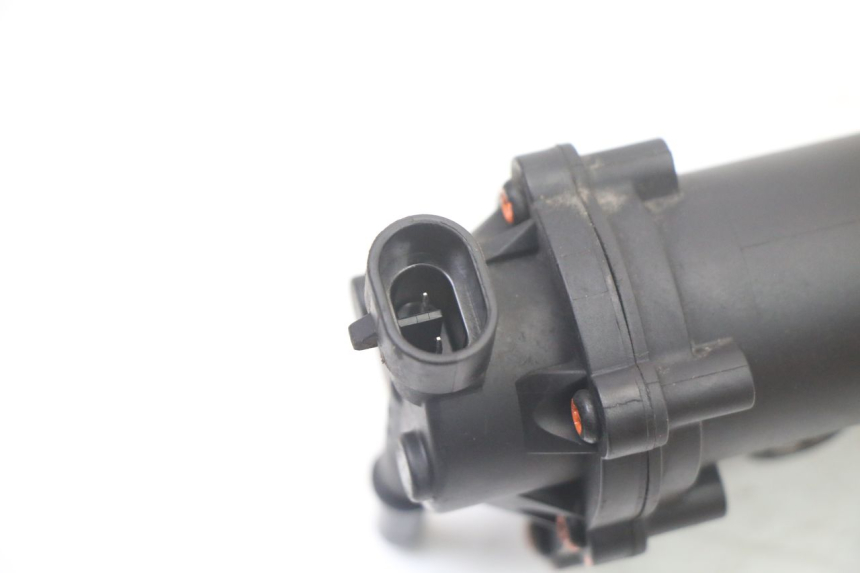 photo de BOMBA GASOLINA PEUGEOT STREETZONE I 2T 50 (2018 - 2020) - Primer plano técnico