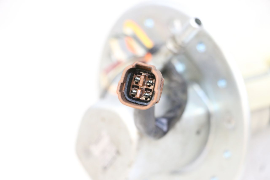 photo de BOMBA GASOLINA SUZUKI SV S 650 (2003 - 2009) - Detalle de la pieza