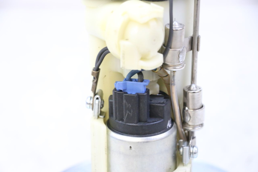 photo de BOMBA GASOLINA SUZUKI SV S 650 (2003 - 2009) - Detalles de los puntos de fijación