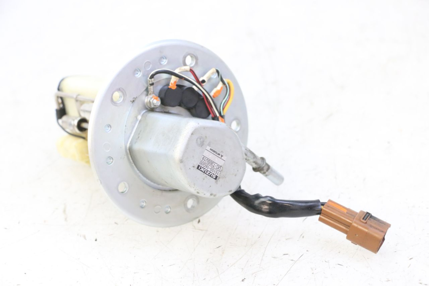 photo de BOMBA GASOLINA SUZUKI SV S 650 (2003 - 2009) - Marcados y referencias originales