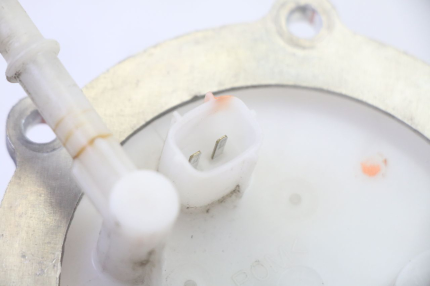 photo de BOMBA GASOLINA YAMAHA TDM ABS 900 (2002 - 2014) - Detalles de los puntos de fijación