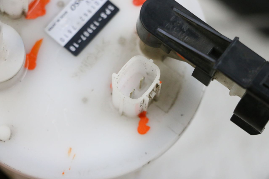 photo de BOMBA GASOLINA YAMAHA TDM ABS 900 (2002 - 2014) - Otra perspectiva