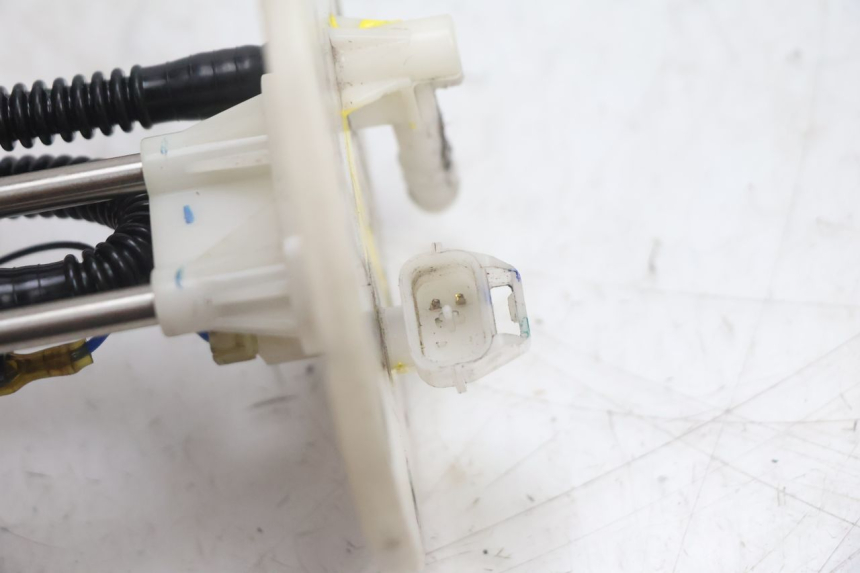 photo de BOMBA GASOLINA PEUGEOT TWEET 4T 50 (2018 - 2022) - Zoom estado de uso