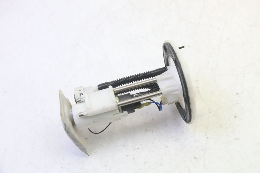 photo de BOMBA GASOLINA PEUGEOT TWEET PRO EFI 4T 50 (2021 - 2022) - Zoom estado de uso