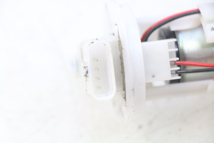 photo de BOMBA DE COMBUSTIBLE PIAGGIO VESPA GTS IGET ABS 125 (2017 - 2023) - Primer plano técnico