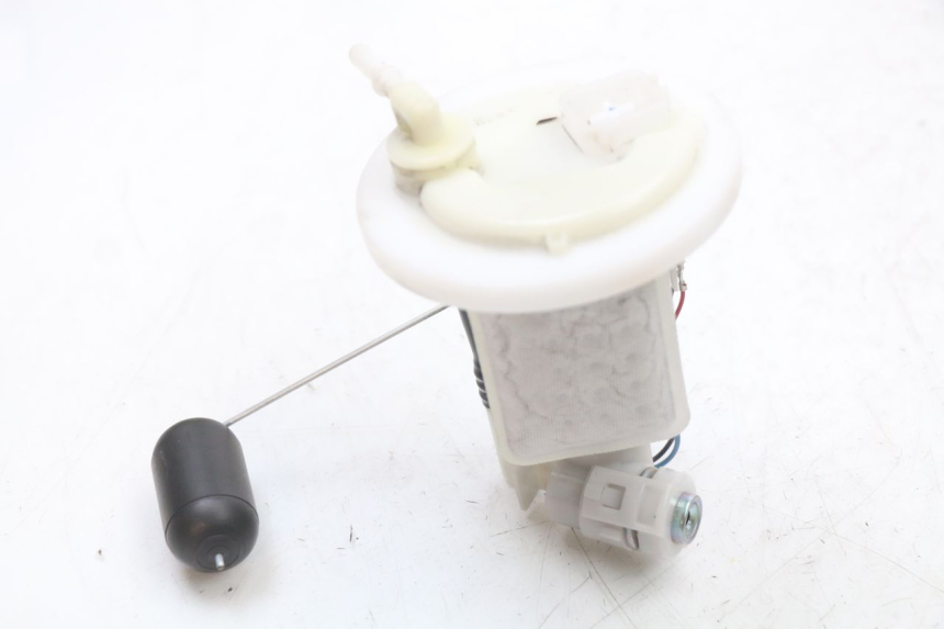 photo de BOMBA DE COMBUSTIBLE YAMAHA XMAX X-MAX ABS 125 (2017 - 2020) - Primer plano técnico