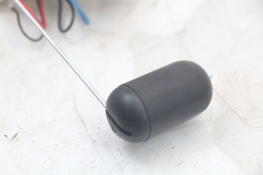 photo de BOMBA DE COMBUSTIBLE YAMAHA XMAX X-MAX ABS 125 (2017 - 2020) - Primer plano técnico