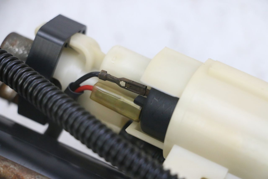 photo de BOMBA DE COMBUSTIBLE YAMAHA X-MAX XMAX 125 (2010 - 2013) - Otra vista del artículo