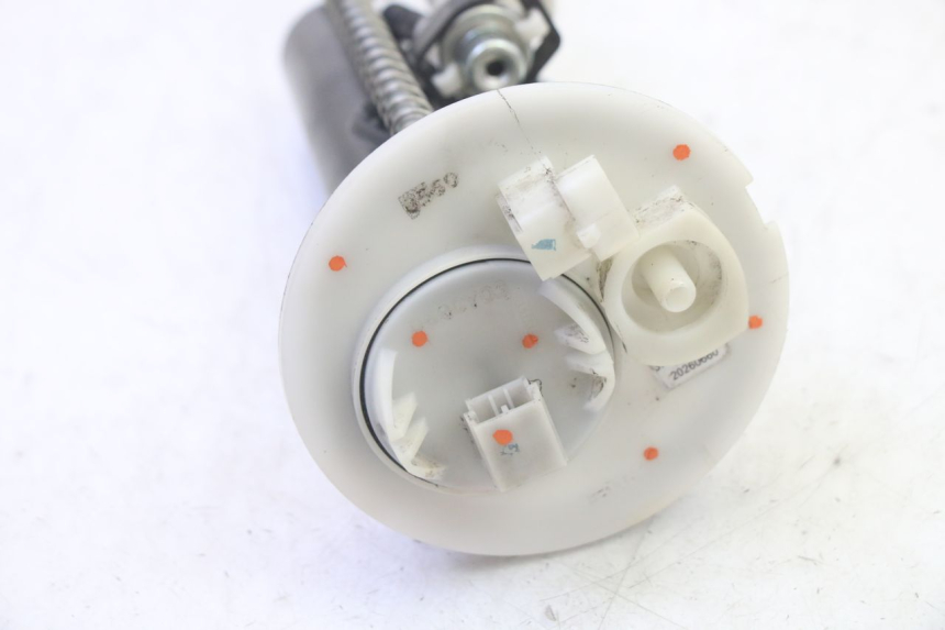 photo de BOMBA DE COMBUSTIBLE YAMAHA X-MAX XMAX 125 (2010 - 2013) - Primer plano técnico