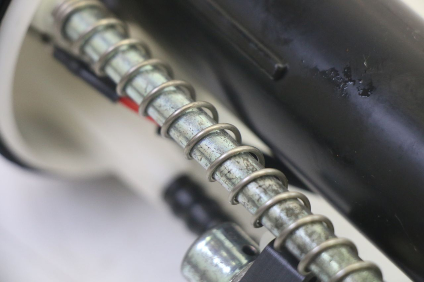 photo de BOMBA DE COMBUSTIBLE YAMAHA X-MAX XMAX 125 (2010 - 2013) - Estado de la superficie y material