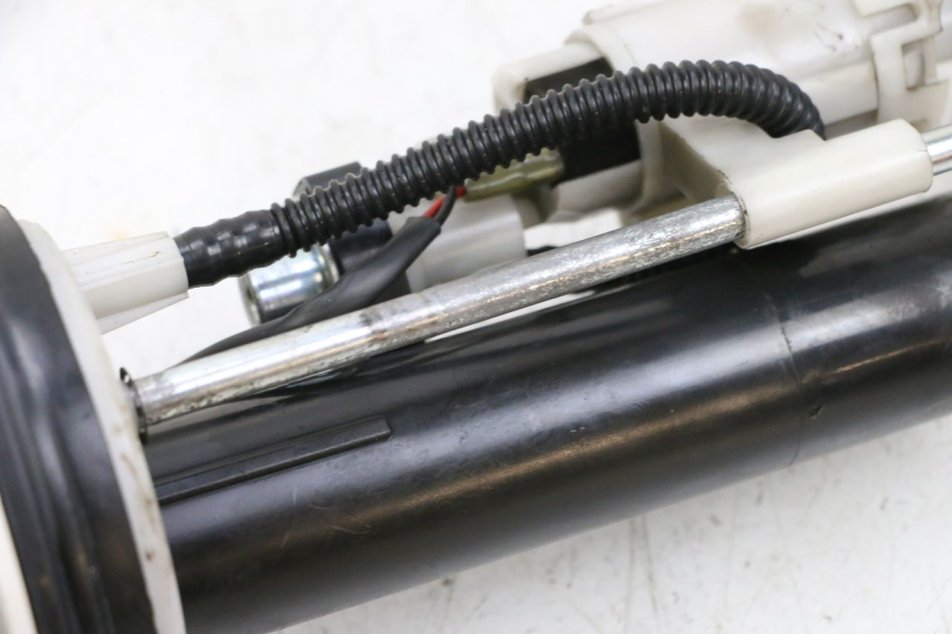 photo de BOMBA DE COMBUSTIBLE YAMAHA XMAX X-MAX 125 (2006 - 2009) - Zoom sobre los componentes