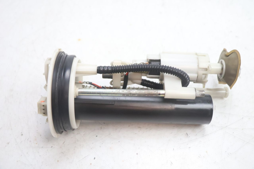 photo de BOMBA DE COMBUSTIBLE YAMAHA XMAX X-MAX 125 (2006 - 2009) - Primer plano técnico