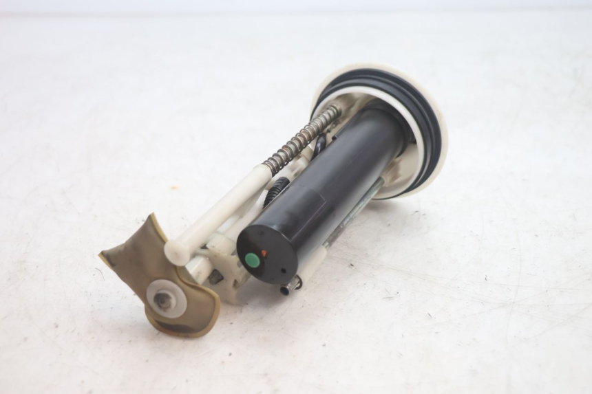 photo de BOMBA DE COMBUSTIBLE YAMAHA XMAX X-MAX 125 (2006 - 2009) - Estado de la superficie y material